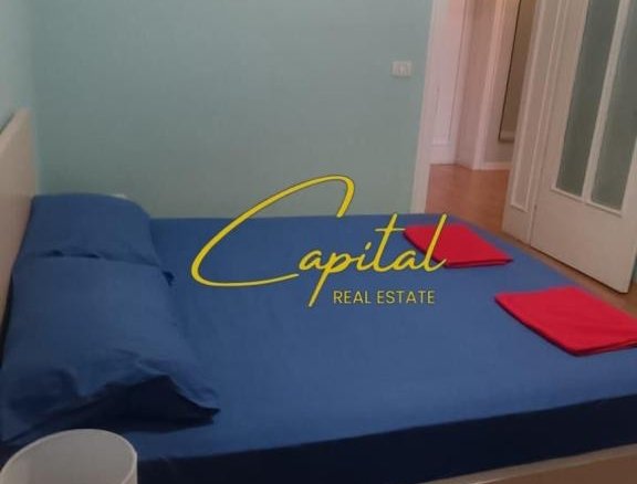 APARTAMENT ME QIRA 3+1 RRUGA E BARRIKADAVE 70.000 LEKE