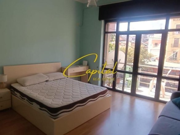 APARTAMENT ME QIRA 3+1 RRUGA E BARRIKADAVE 70.000 LEKE