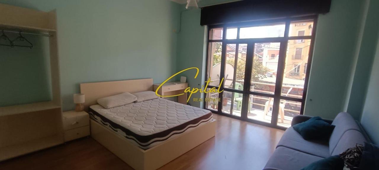 APARTAMENT ME QIRA 3+1 RRUGA E BARRIKADAVE 70.000 LEKE