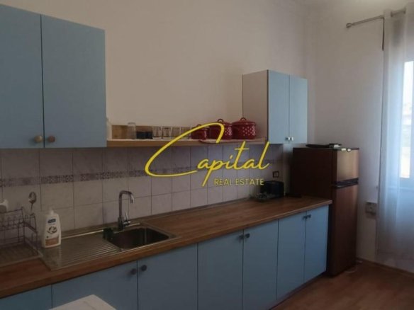 APARTAMENT ME QIRA 3+1 RRUGA E BARRIKADAVE 70.000 LEKE