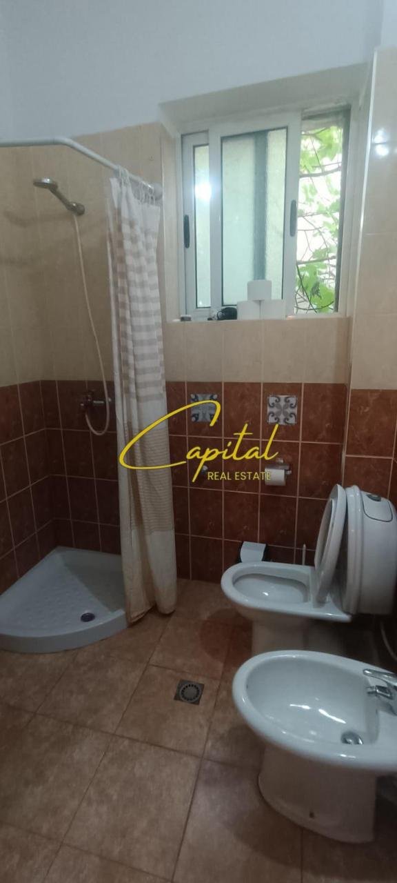 APARTAMENT ME QIRA 3+1 RRUGA E BARRIKADAVE 70.000 LEKE