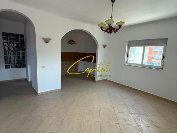 AMBIENT BIZNESI ME QIRA 105 M2 KOMUNA E PARISIT 55.000 LEKE