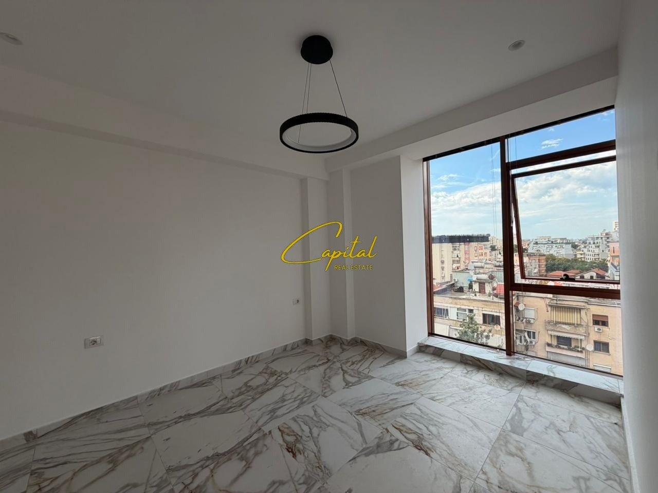 AMBIENT BIZNESI ME QIRA 70 M2 RRUGA E KAVAJES 1000 EURO