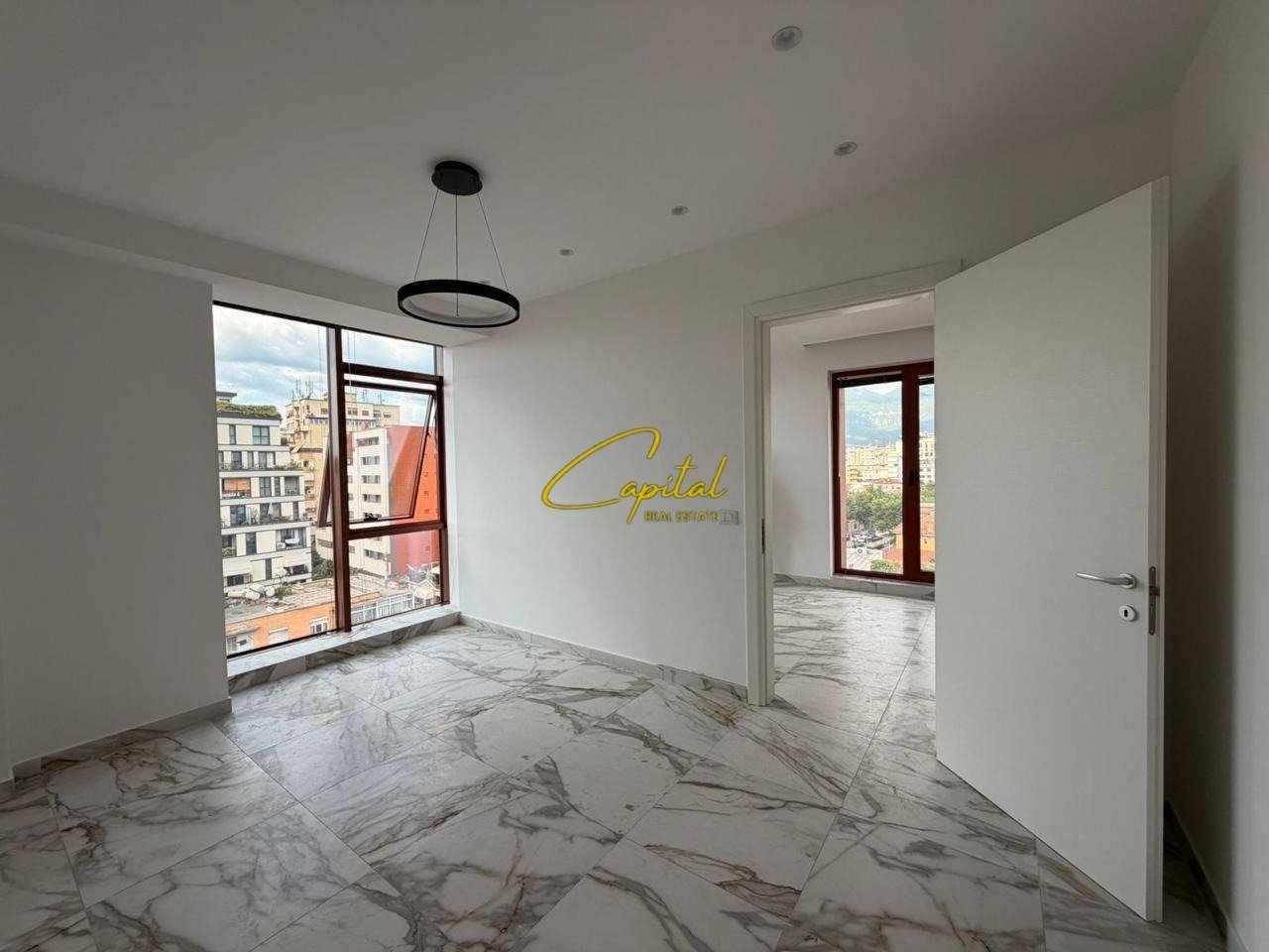 AMBIENT BIZNESI ME QIRA 70 M2 RRUGA E KAVAJES 1000 EURO