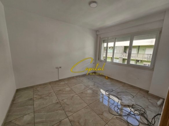 AMBIENT BIZNESI ME QIRA 63 M2 ZOGU I ZI 55.000 LEKE