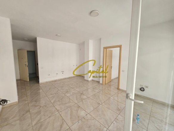 AMBIENT BIZNESI ME QIRA 63 M2 ZOGU I ZI 55.000 LEKE