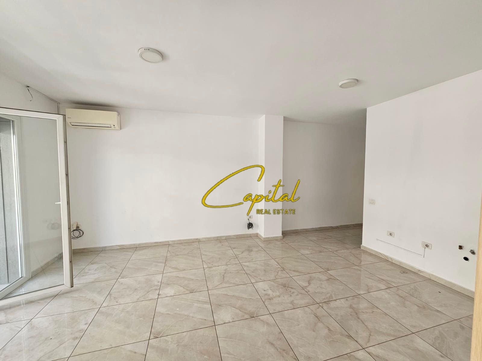 AMBIENT BIZNESI ME QIRA 63 M2 ZOGU I ZI 55.000 LEKE