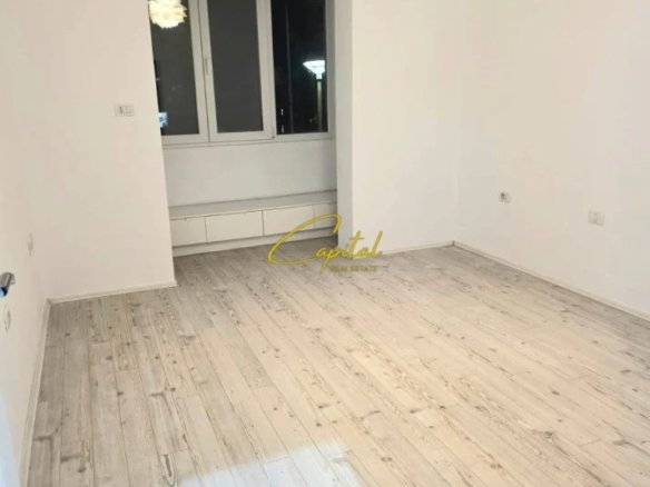 ZYRE ME QIRA 110 M2 RRUGA E KAVAJES 800 EURO
