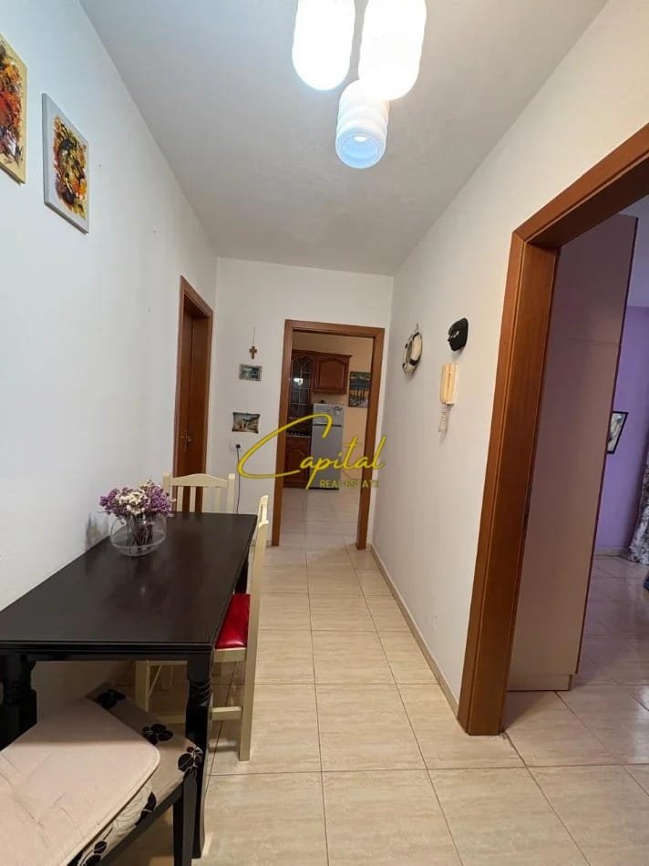 APARTAMENT ME QIRA 1+1 RRUGA E KAVAJES 50.000 LEKE
