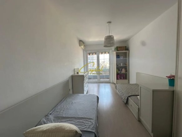 APARTAMENT ME QIRA 2+1+2 KOMUNA E PARISIT 870 EURO