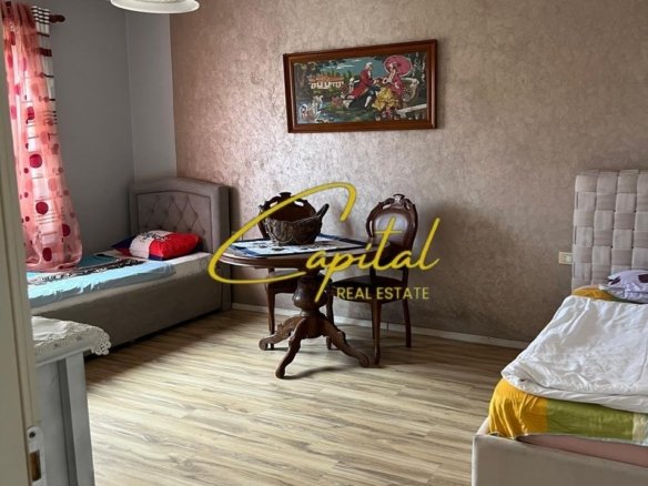 APARTAMENT ME QIRA 3+1 SHKOLLA E BASHKUAR 70.000 LEKE
