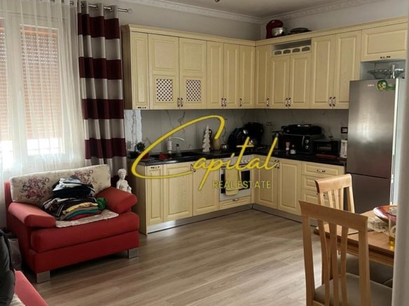 APARTAMENT ME QIRA 1+1 SHKOLLA E BASHKUAR 50.000 LEKE