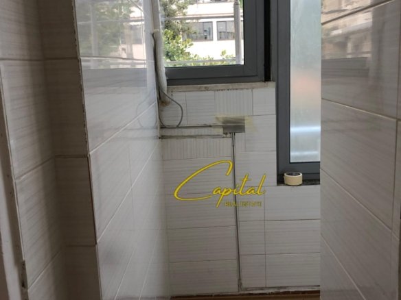 AMBIENT BIZNESI ME QIRA 65 M2 QENDER 90.000 LEKE