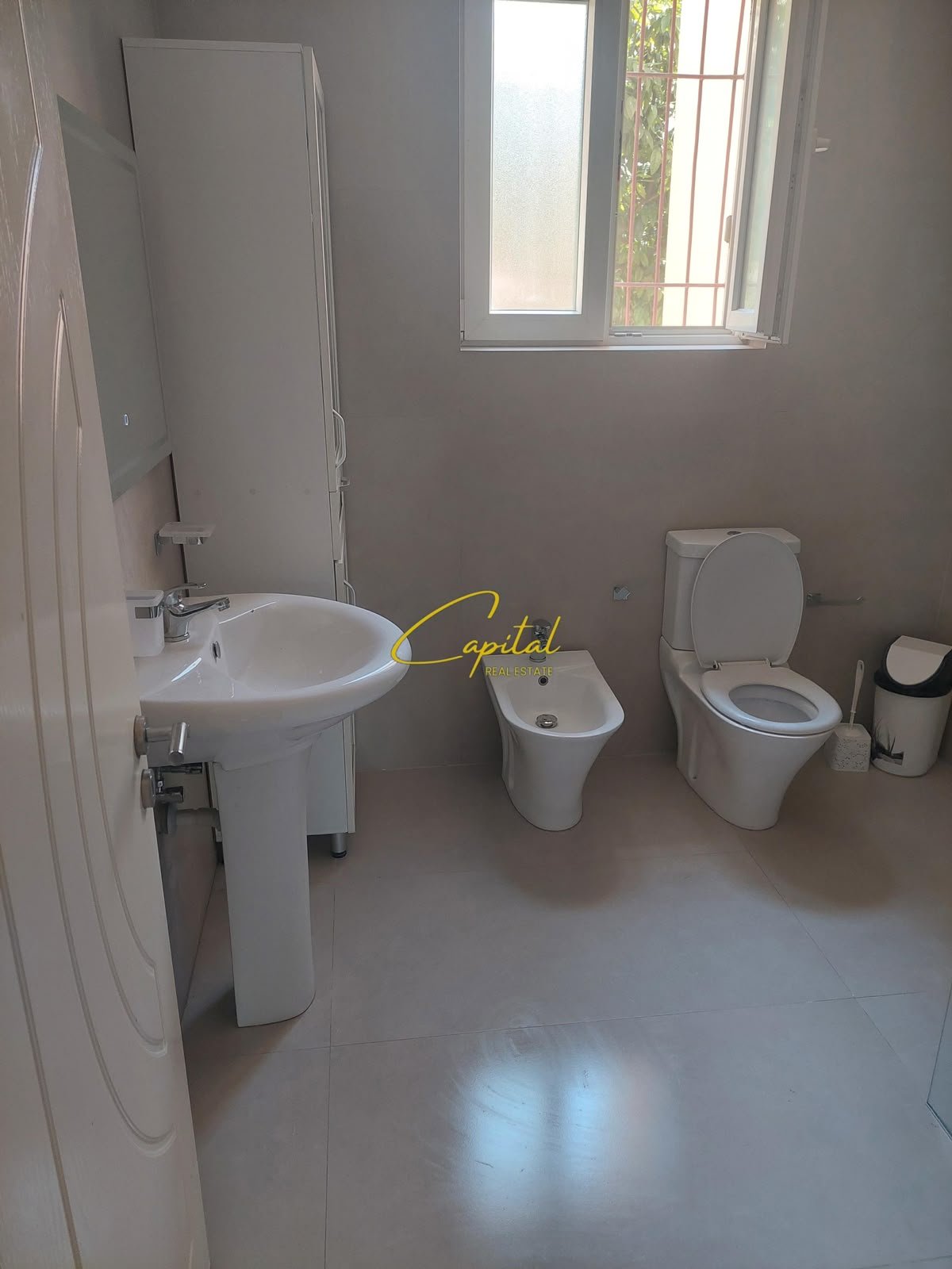APARTAMENT ME QIRA 2+1 ISH TREGU ELEKTRIK 65.000 LEKE