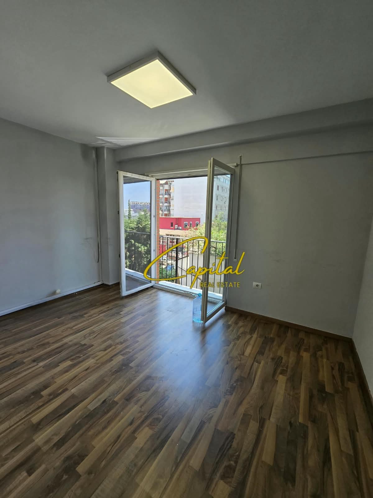 ZYRE ME QIRA 145 M2 21 DHJETORI 160.000 LEKE