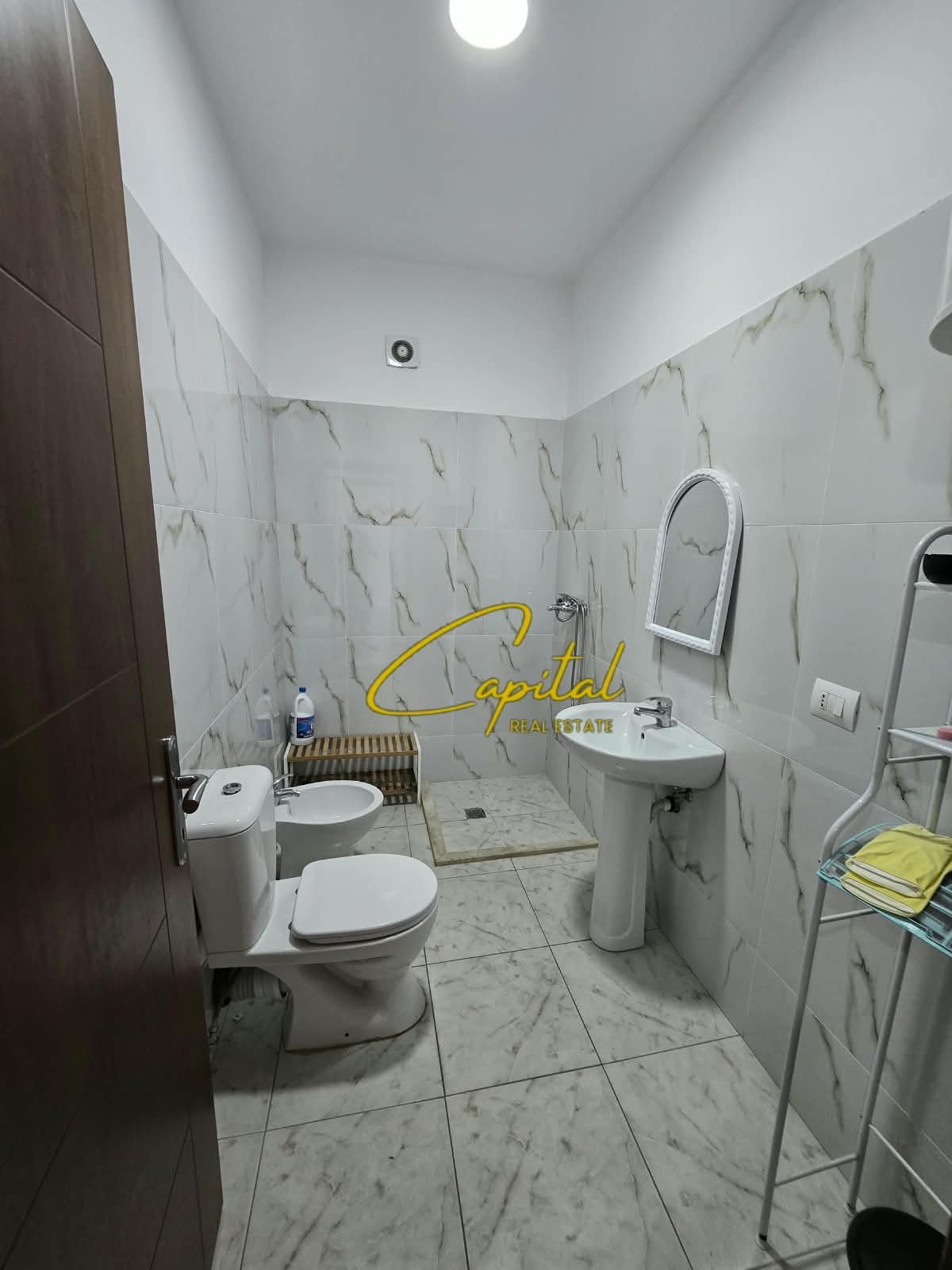 ZYRE ME QIRA 145 M2 21 DHJETORI 160.000 LEKE