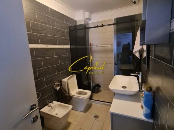 APARTAMENT ME QIRA 2+1+2 KOPSHTI BOTANIK 80.000 LEKE