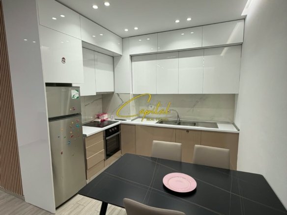 APARTAMENT ME QIRA 1+1 ISH STACIONI TRENIT 80.000 LEKE
