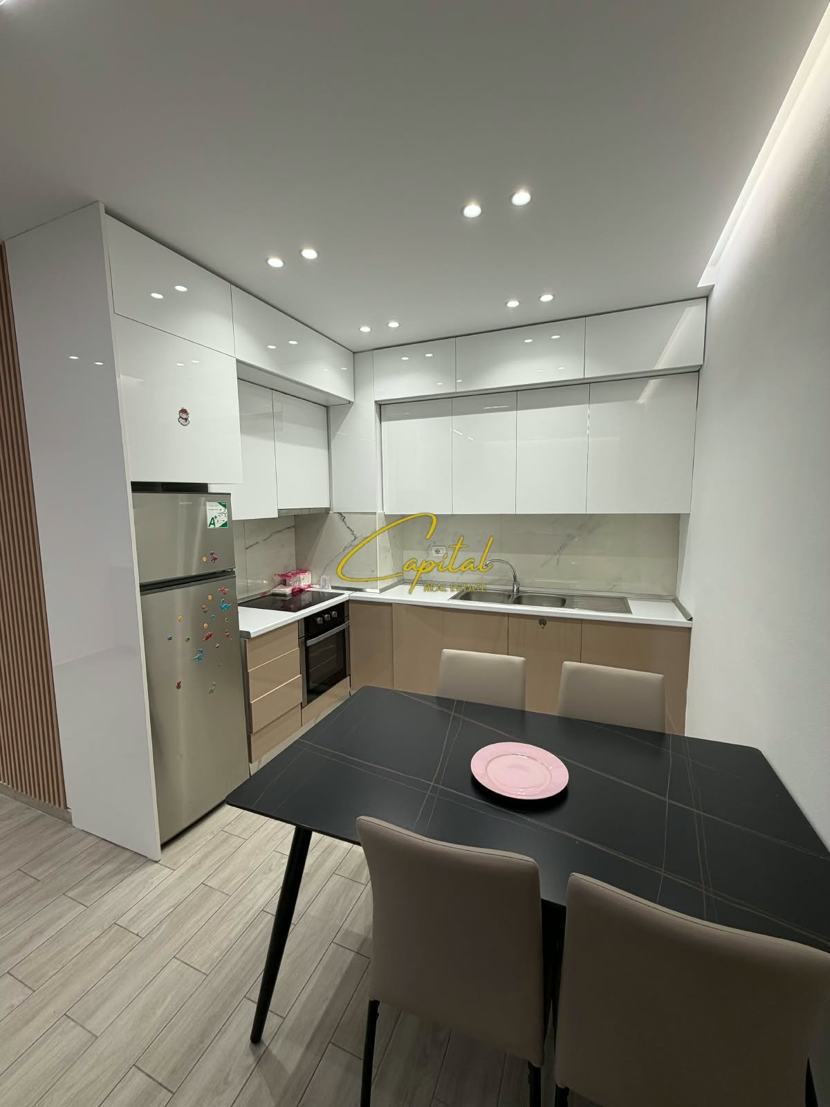 APARTAMENT ME QIRA 1+1 ISH STACIONI TRENIT 80.000 LEKE
