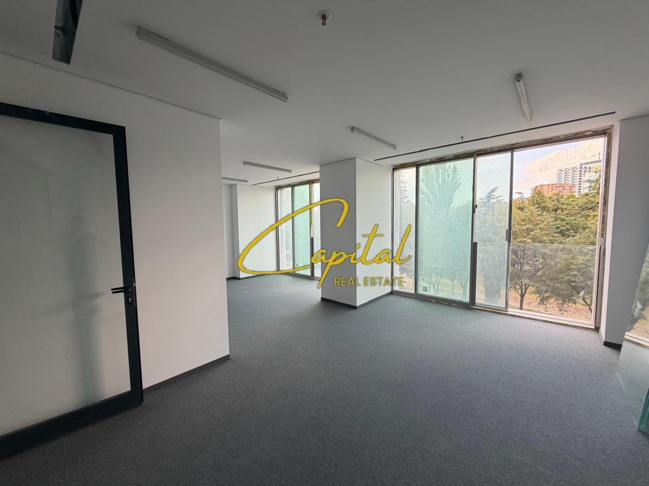 AMBIENT BIZNESI ME QIRA 79 M2 DOWNTOWN TOWER 4000 EURO