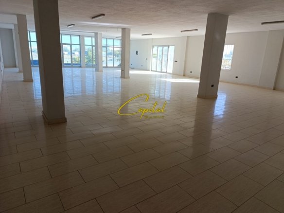 AMBIENT BIZNESI ME QIRA 230 M2 MEZEZ 60.000 LEKE
