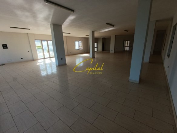 AMBIENT BIZNESI ME QIRA 230 M2 MEZEZ 60.000 LEKE