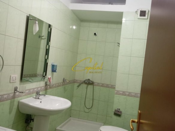 APARTAMENT ME QIRA 3+1 RRUGA E KAVAJES 800 EURO