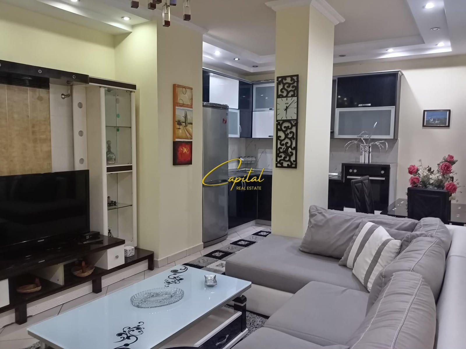 APARTAMENT ME QIRA 3+1 RRUGA E KAVAJES 800 EURO