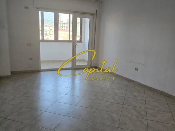 APARTAMENT ME QIRA 2+1+2 ISH STACIONI TRENIT 70.000 LEKE