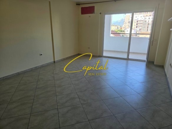 APARTAMENT ME QIRA 2+1+2 ISH STACIONI TRENIT 70.000 LEKE