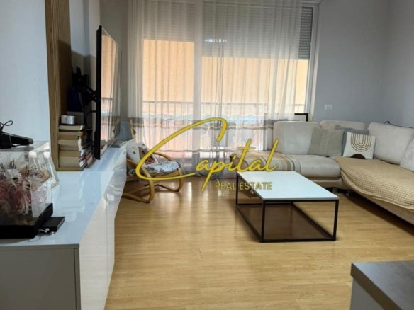 APARTAMENT ME QIRA 2+1+2 21 DHJETORI 90.000 LEKE