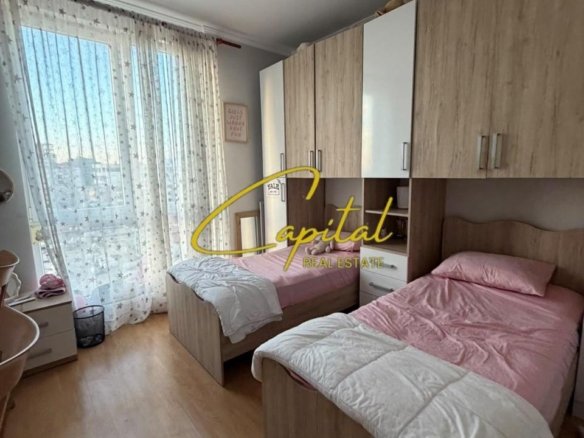 APARTAMENT ME QIRA 2+1+2 21 DHJETORI 90.000 LEKE