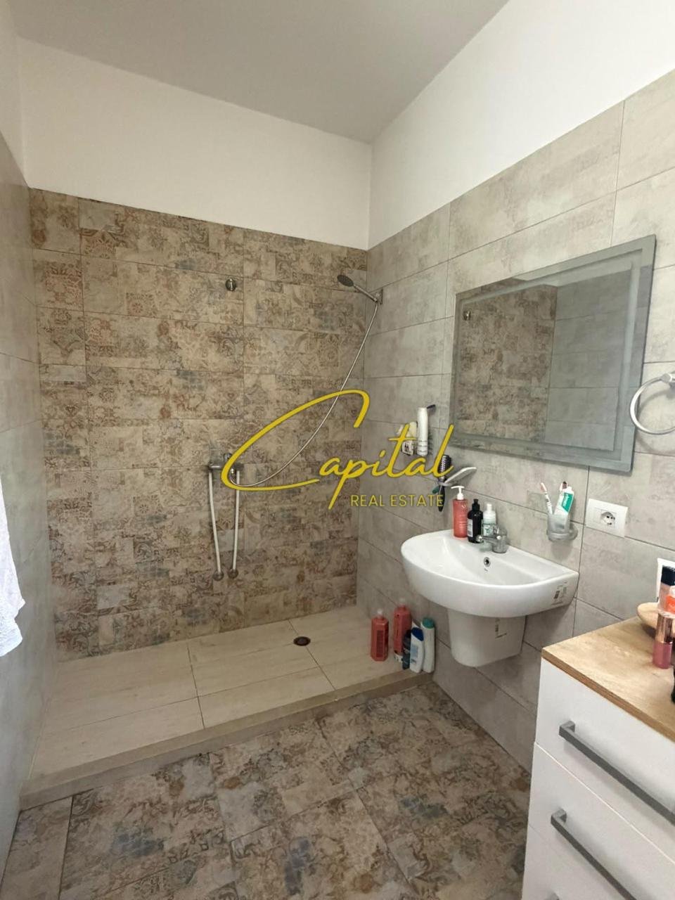 APARTAMENT ME QIRA 2+1+2 21 DHJETORI 90.000 LEKE