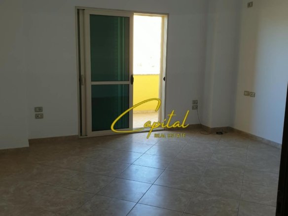 ZYRE ME QIRA 250 M2 KOMUNA E PARISIT 100.000 LEKE