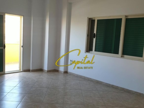 ZYRE ME QIRA 250 M2 KOMUNA E PARISIT 100.000 LEKE