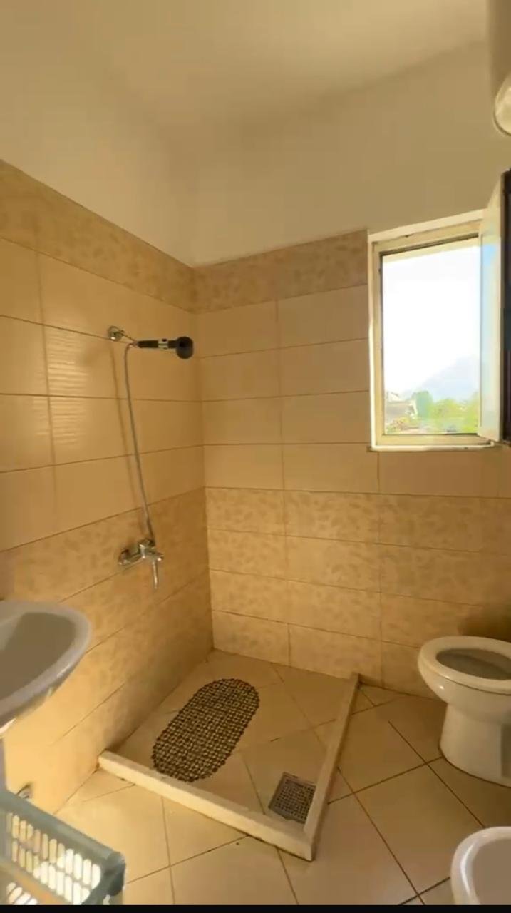 APARTAMENT ME QIRA 2+1+2 ISH STACIONI TRENIT 50.000 LEKE