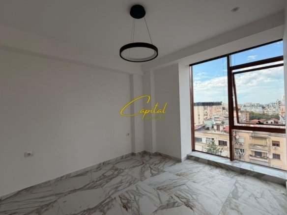 AMBIENT BIZNESI ME QIRA 70 M2 RRUGA E KAVAJES 85.000 LEKE