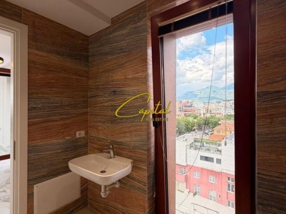 AMBIENT BIZNESI ME QIRA 70 M2 RRUGA E KAVAJES 85.000 LEKE