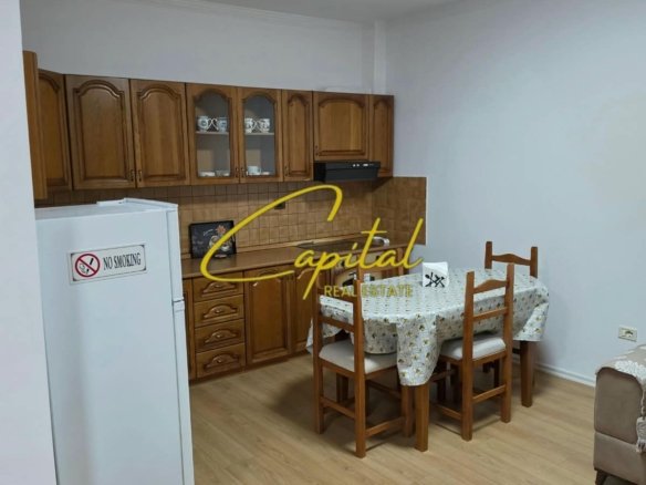 APARTAMENT ME QIRA 2+1 RRUGA KONGRESI I MANASTIRIT 70.000 LEKE