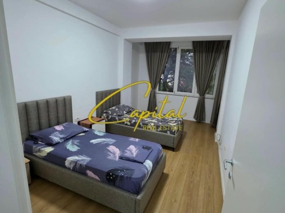 APARTAMENT ME QIRA 2+1 RRUGA KONGRESI I MANASTIRIT 70.000 LEKE