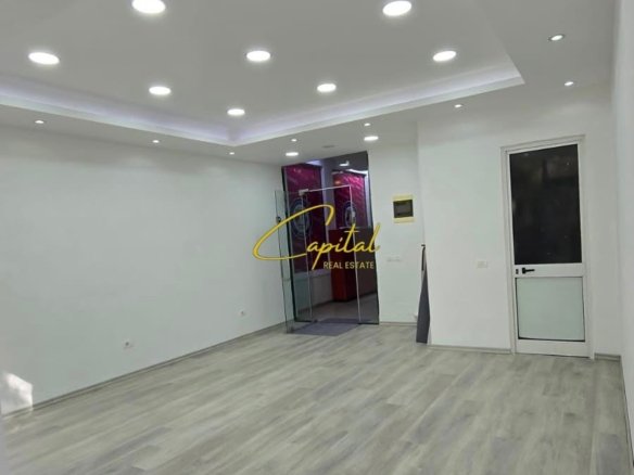 ZYRE ME QIRA 40 M2 ISH EKSPOZITA 60.000 LEKE