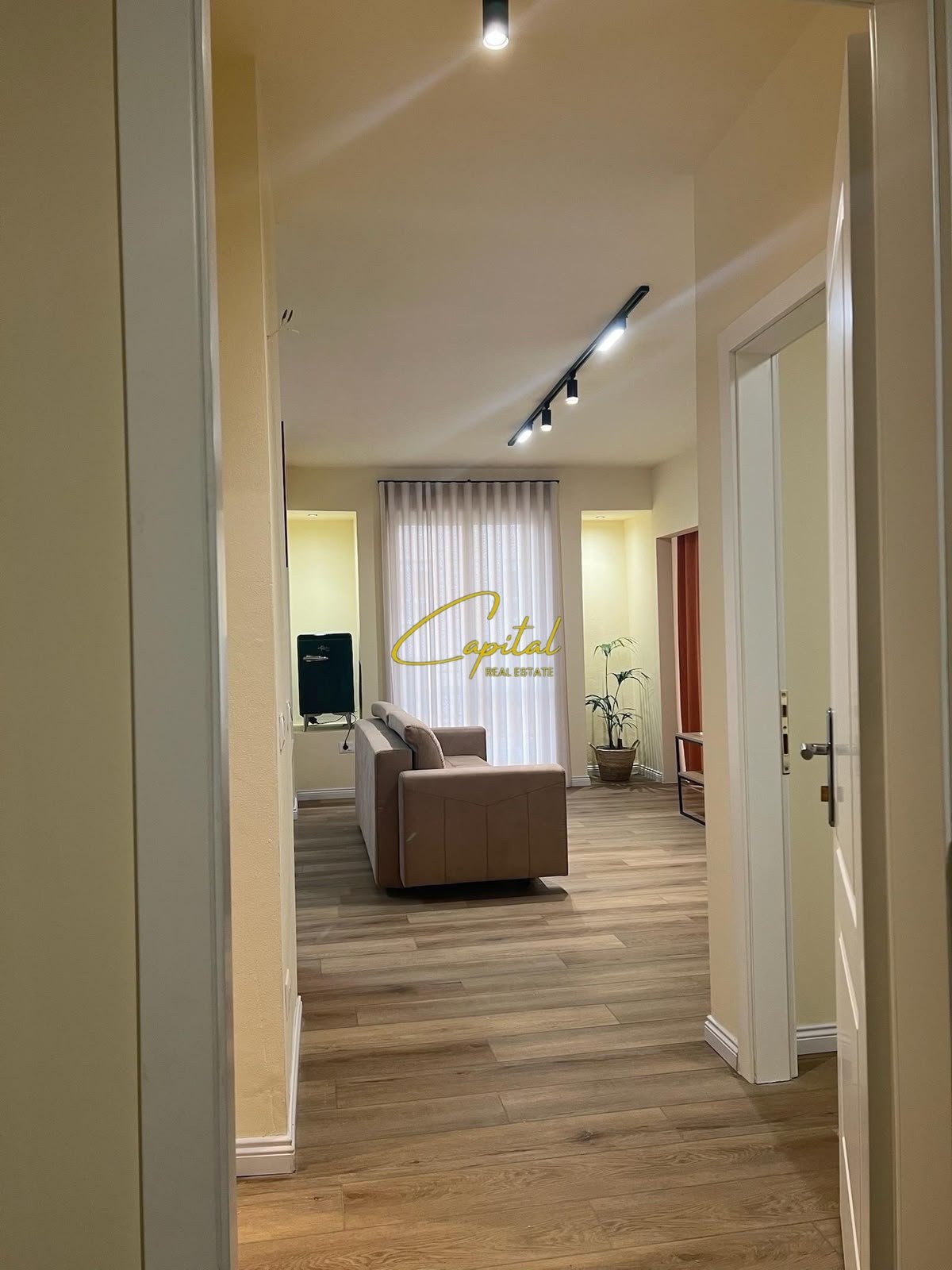 APARTAMENT ME QIRA 2+1 PAZARI I RI 780 EURO
