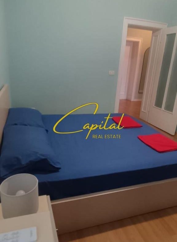APARTAMENT ME QIRA 3+1 RRUGA E BARRIKADAVE 65.000 LEKE
