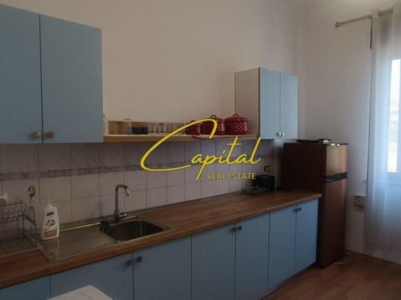 APARTAMENT ME QIRA 3+1 RRUGA E BARRIKADAVE 65.000 LEKE