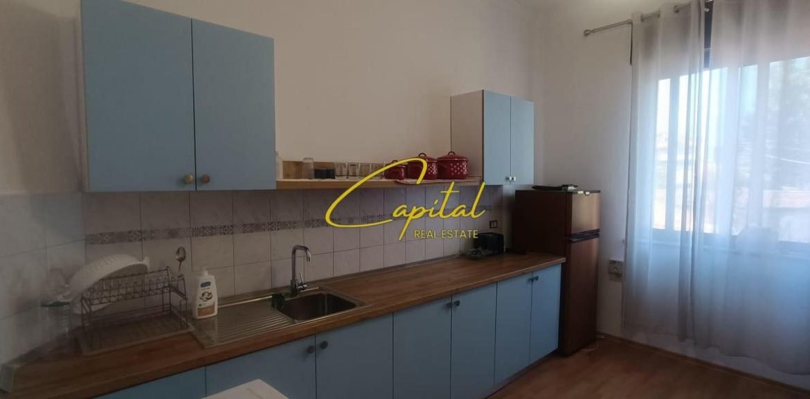 APARTAMENT ME QIRA 3+1 RRUGA E BARRIKADAVE 65.000 LEKE