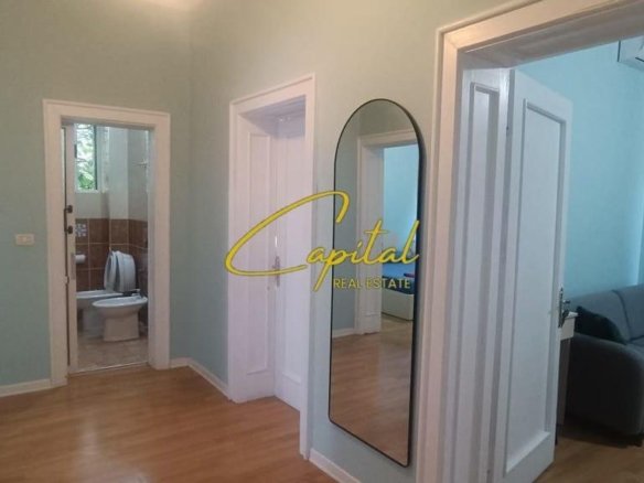 APARTAMENT ME QIRA 3+1 RRUGA E BARRIKADAVE 65.000 LEKE