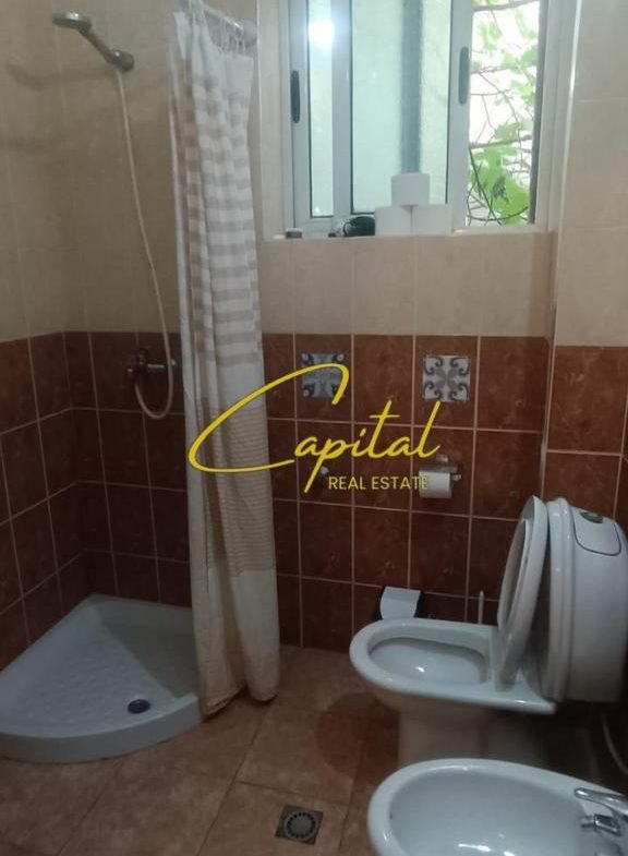 APARTAMENT ME QIRA 3+1 RRUGA E BARRIKADAVE 65.000 LEKE