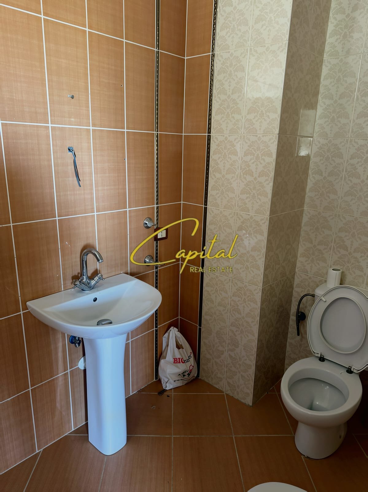 APARTAMENT ME QIRA 3+1 LIQENI I THATE 60.000 LEKE