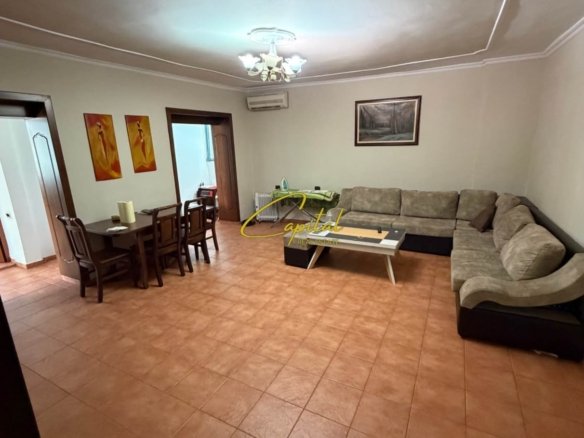 APARTAMENT ME QIRA 3+1 ZOGU I ZI 100.000 LEKE