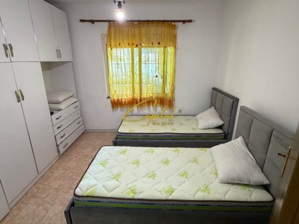 APARTAMENT ME QIRA 3+1 ZOGU I ZI 100.000 LEKE